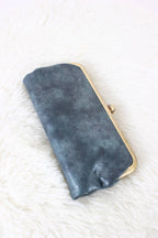 Karen Kiss Lock Clutch Bag: Black
