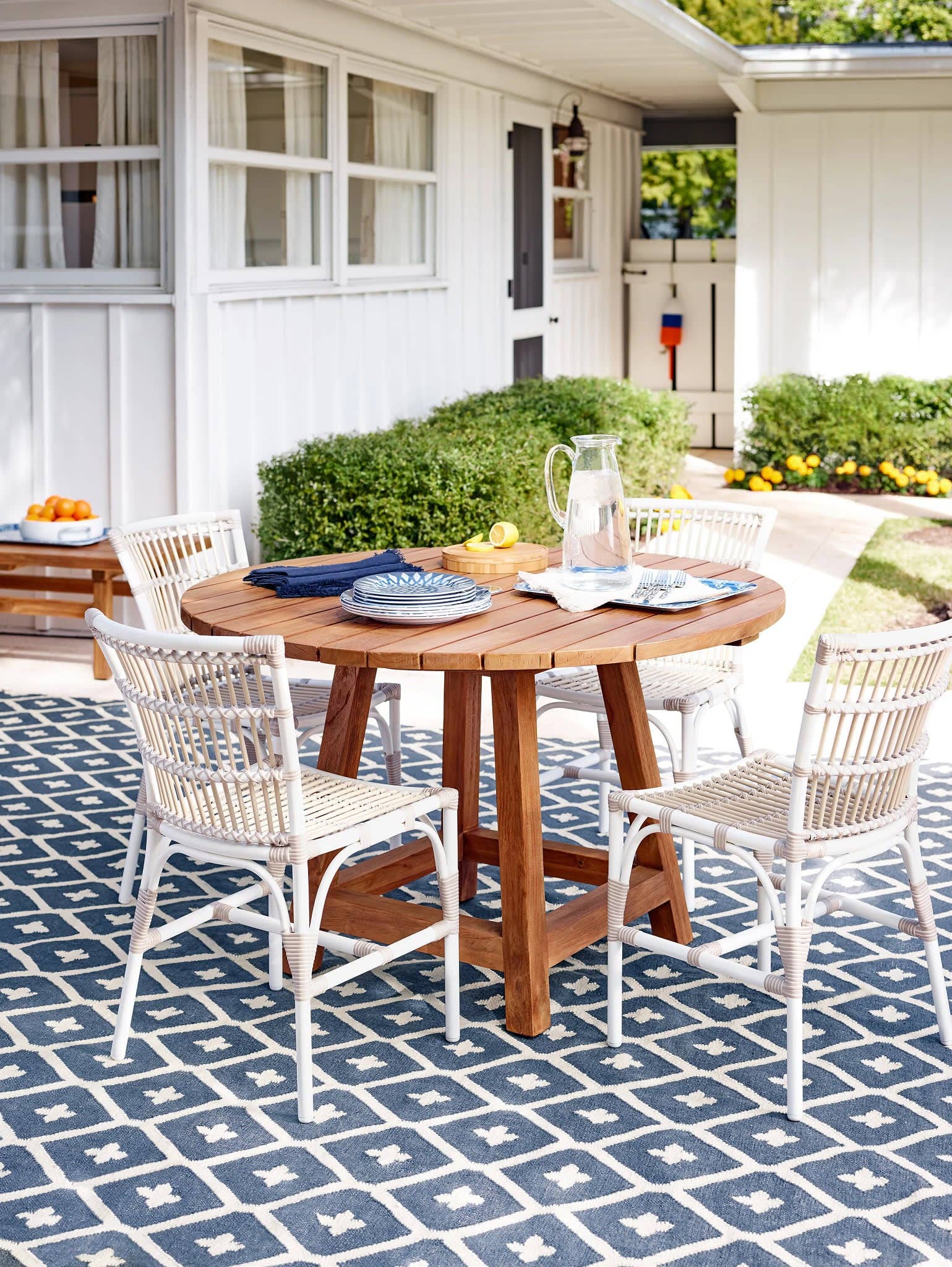 Elizabeth Handwoven Indoor/Outdoor Rug | Navy: 2' x 3'