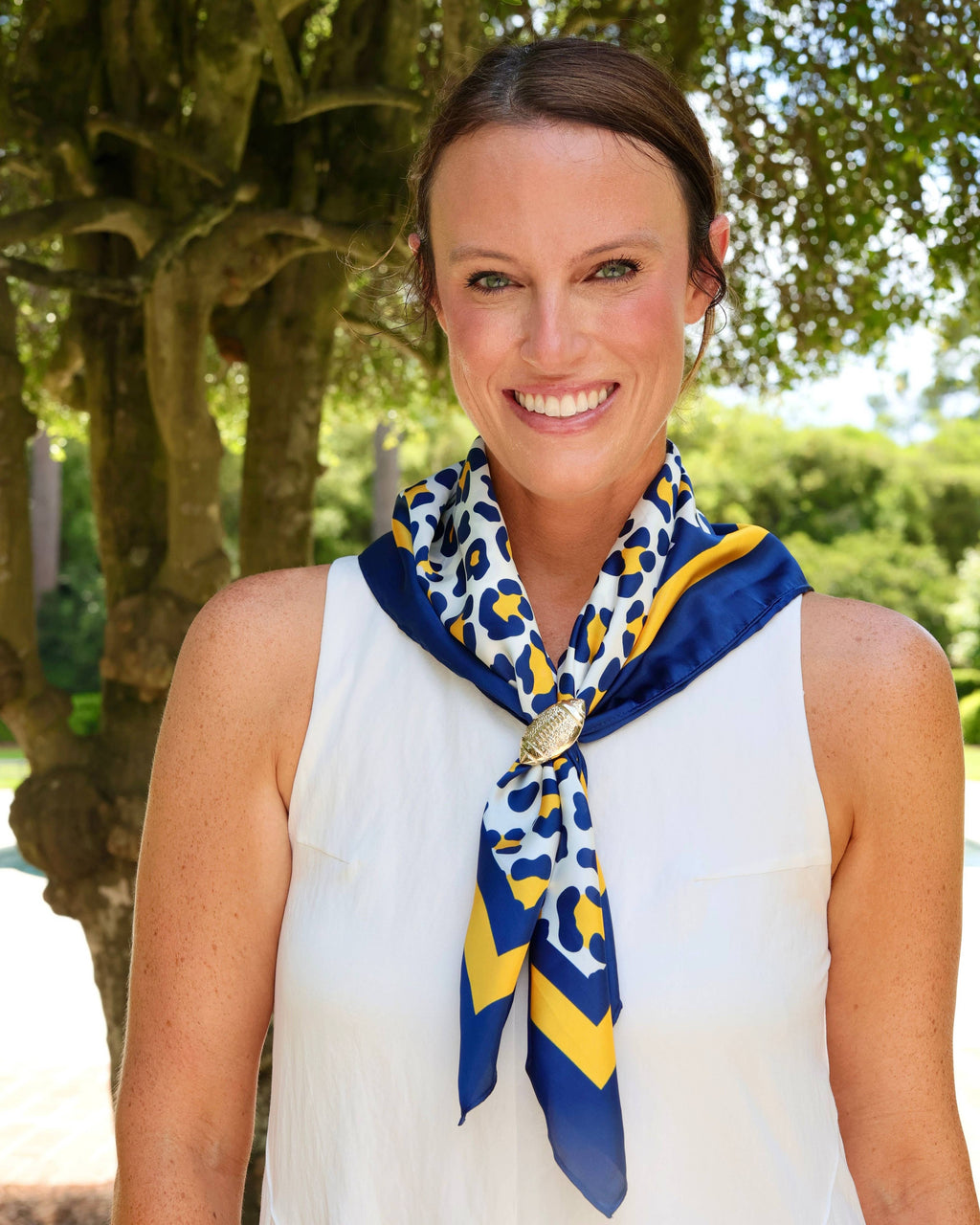Meredith Spotted Scarf Medium NAVY GOLD: Default