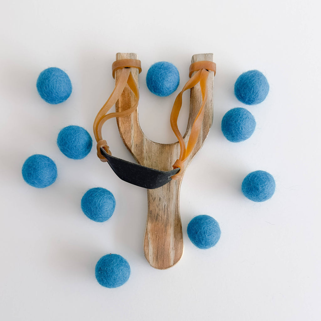 Wood Slingshot with 10 Felt Balls: Royal Blue