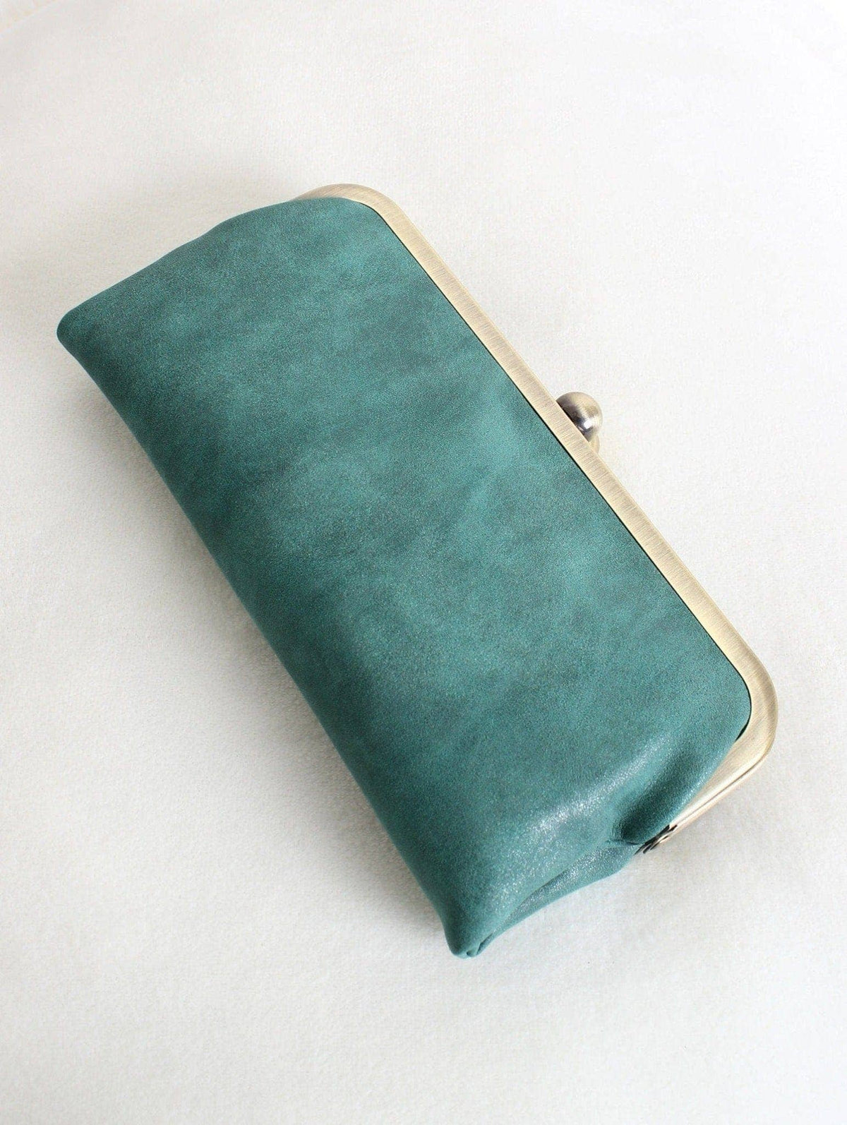 Karen Kiss Lock Clutch Bag: Ivory