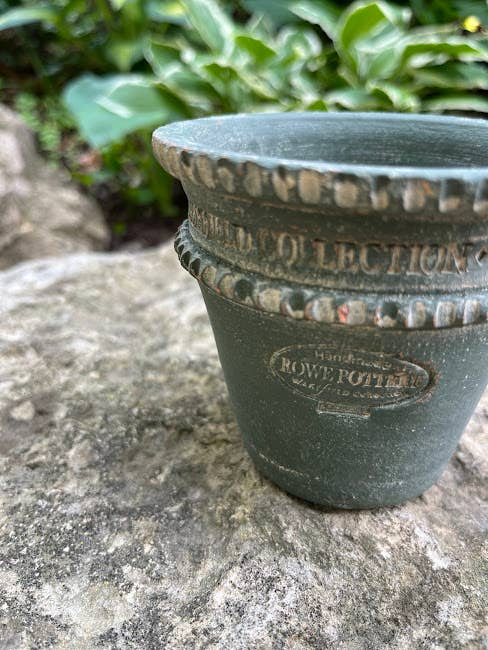 Bartram Garden Pot White 8"