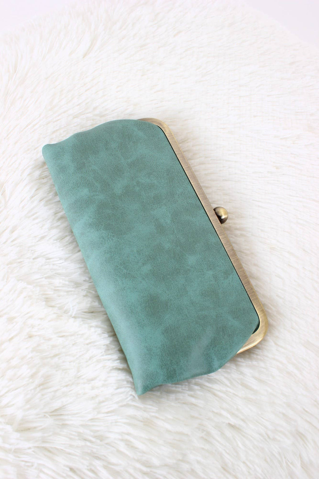 Karen Kiss Lock Clutch Bag: Black