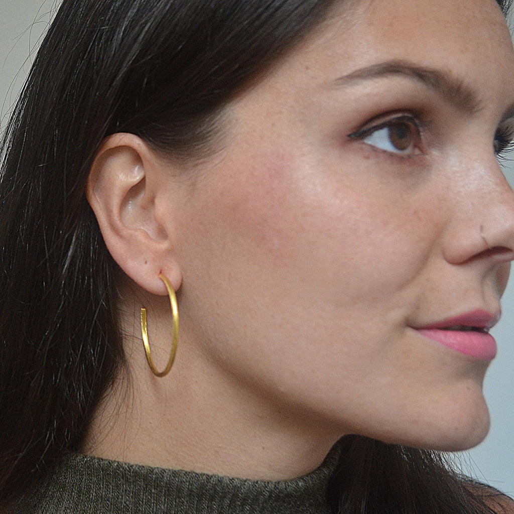 ABBY HOOP EARRINGS: Gold