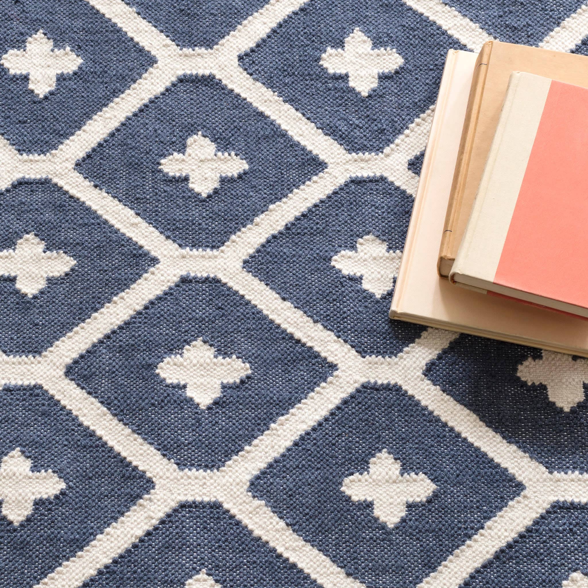 Elizabeth Handwoven Indoor/Outdoor Rug | Navy: 2' x 3'