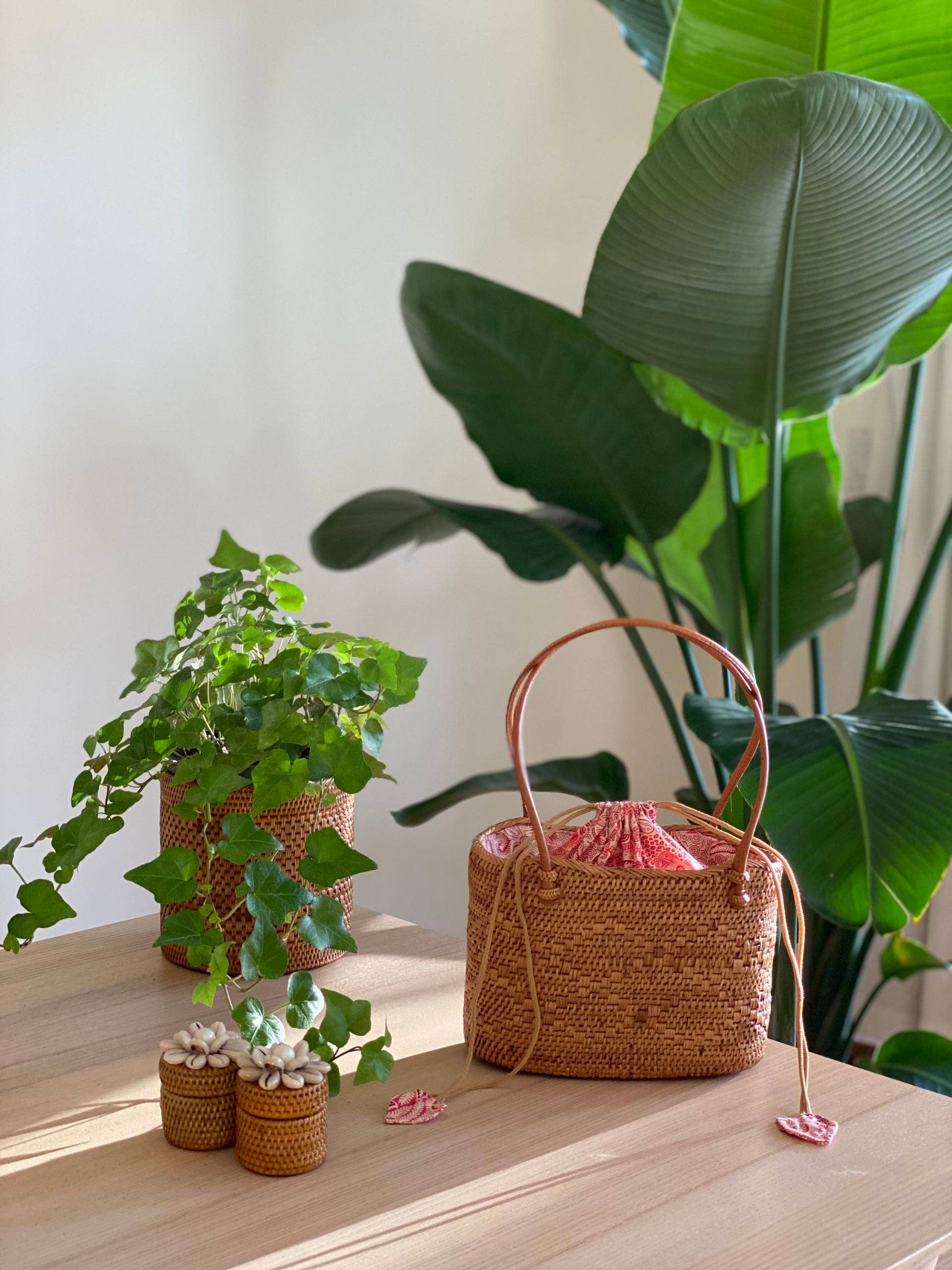 Bali Rattan Wave Handbag 8"