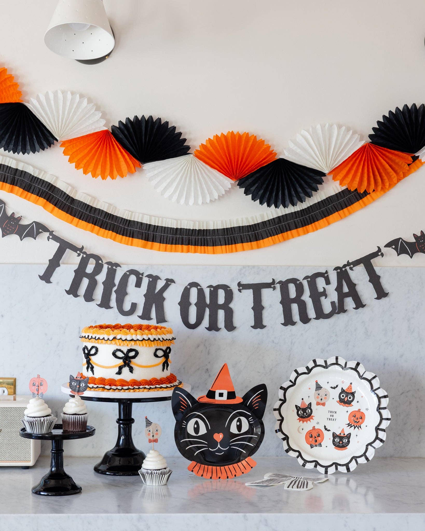 VHP1302 - Trick or Treat Vintage Banner