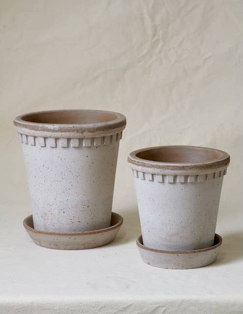 Coventry Terracotta Pots: Pale Terracotta / 7.5"d x 8"h