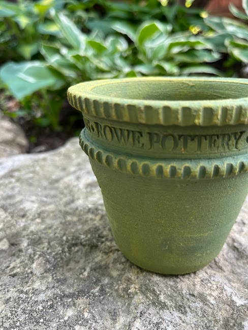 Bartram Garden Pot White 8"